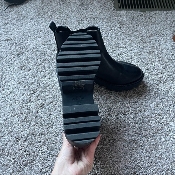 Urban Outfitters Black Chunky Platform Boot Size 7 - Picture 8 of 10